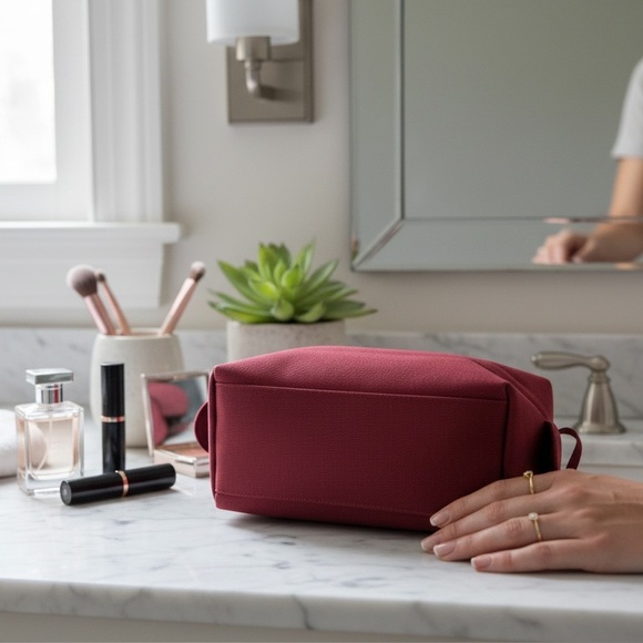 Salvatore Ferragamo Canvas Cosmetics Bag in a beautiful shade of burgundy - Picture 3 of 7